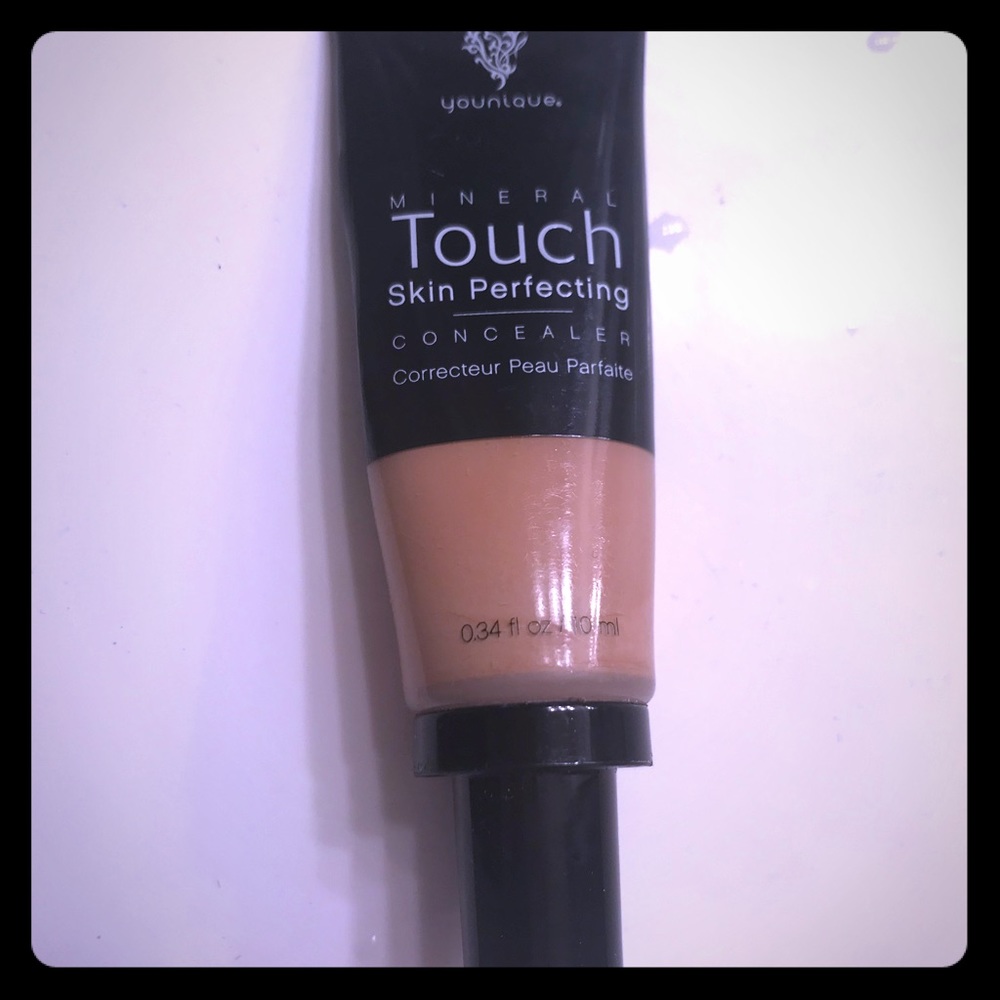 Younique concealer - chiffon
